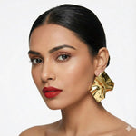 Load image into Gallery viewer, Gold-Tone Wavy Square Stud Earrings